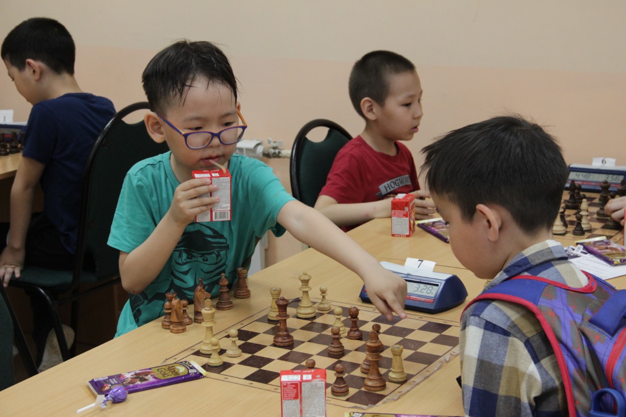 Турнир по шахматам собрал порядка 150 детей в Якутске