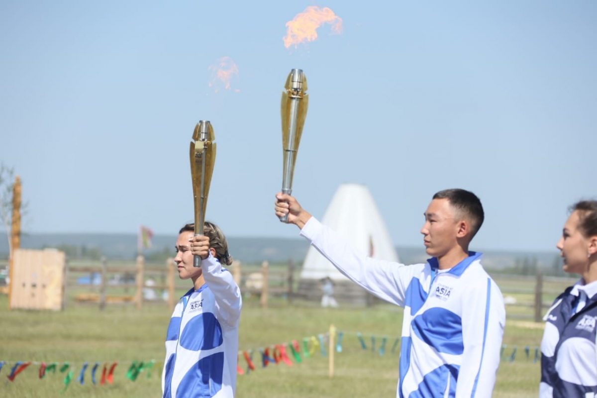 Церемония передачи огня игр Дети Азии состоялась на Ысыахе Туймаады