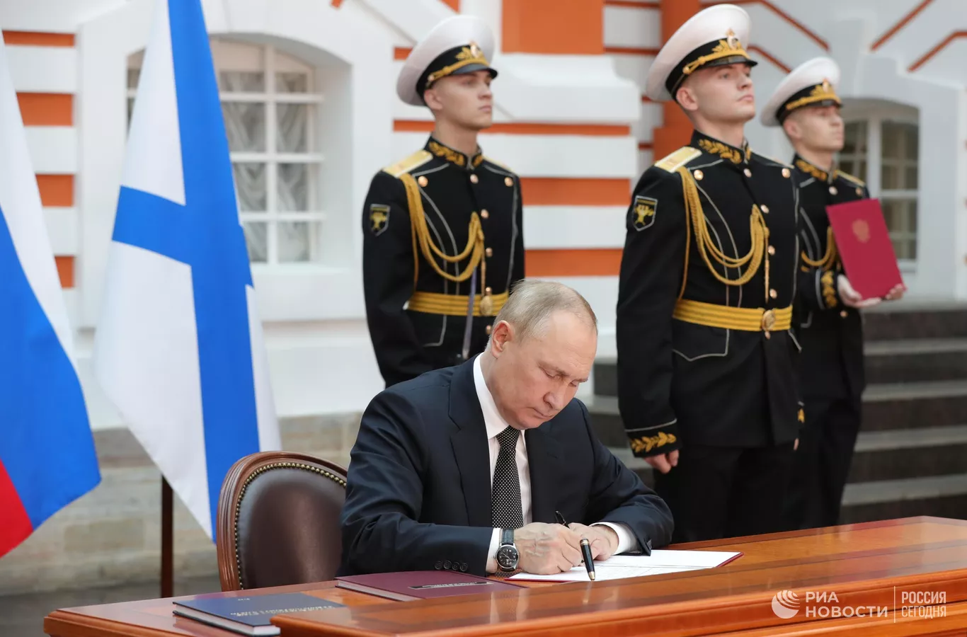 Владимир Путин утвердил Морскую доктрину и Корабельный устав ВМФ России