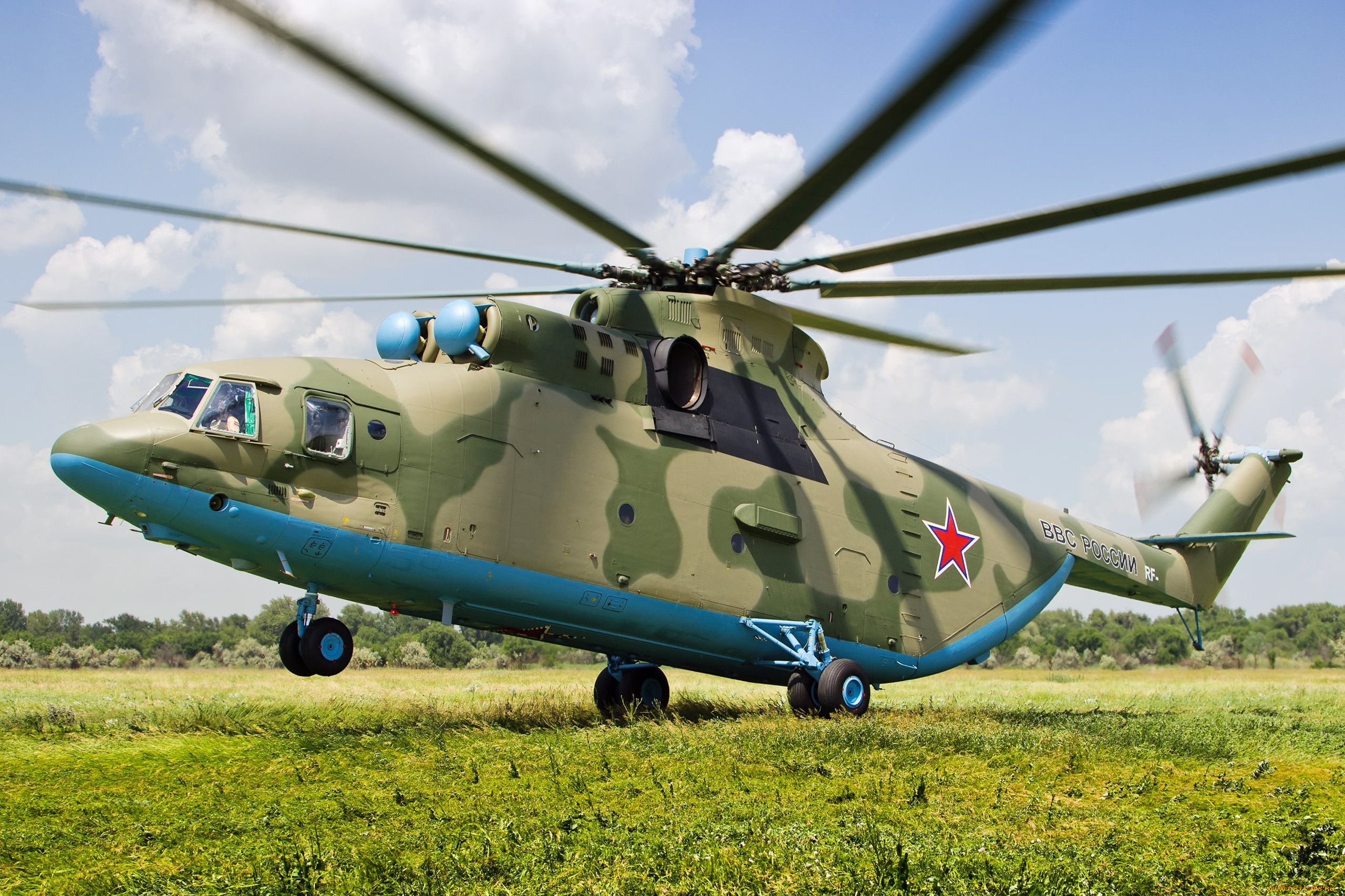 Два самолета Бе200 и вертолет Ми-26 могут задействовать в тушении пожаров в Якутии