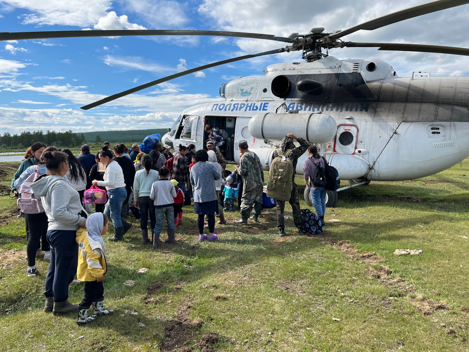 Пострадавших от паводка в Верхоянском районе детей отправили в «Сосновый бор» в Якутске
