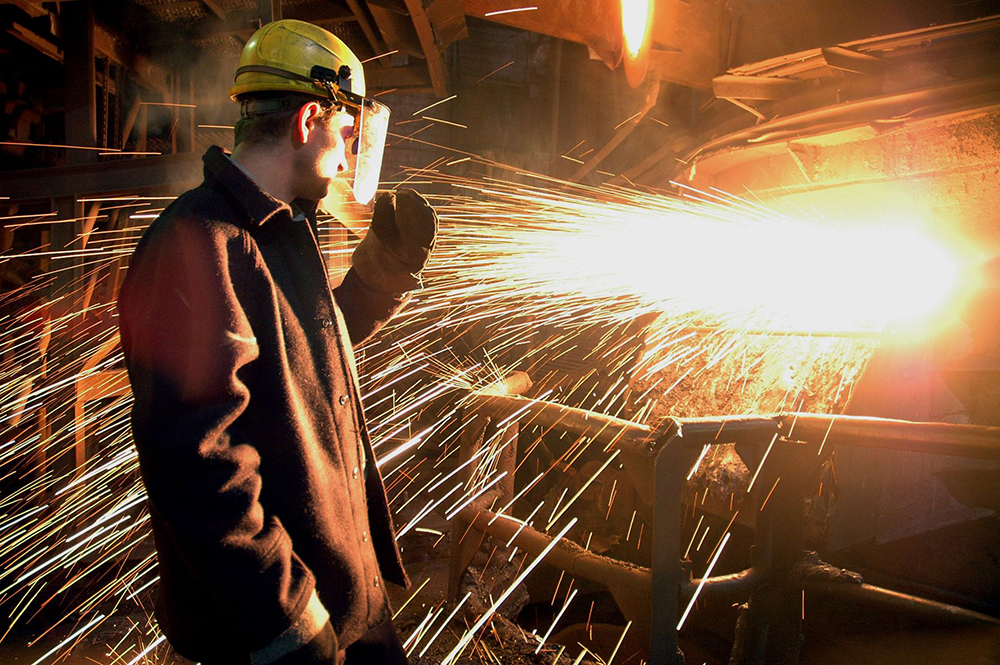 Зарплаты металлургов в Якутии выросли на 15,5 тысяч рублей в 2022 году