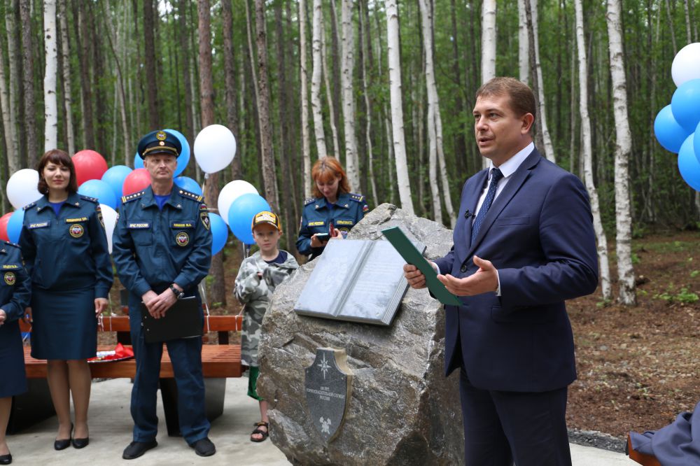 Мемориал в честь столетия горноспасательной службы РФ открыли в Мирном