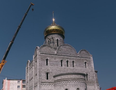 Купол и крест воздвигли на Храм всех святых в Якутске
