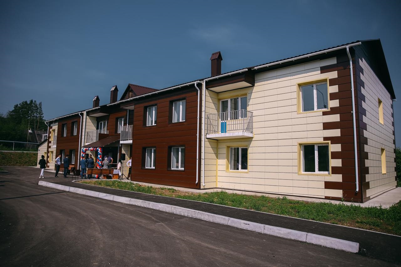 Многоквартирный дом ввели для переселенцев из аварийного жилья в Алданском районе Якутии