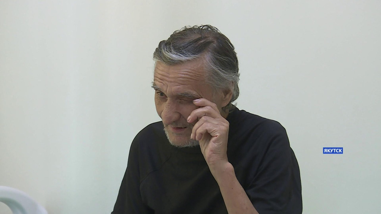 Якутский пенсионер Владимир Новак потерял зрение, работу и проживал в машине