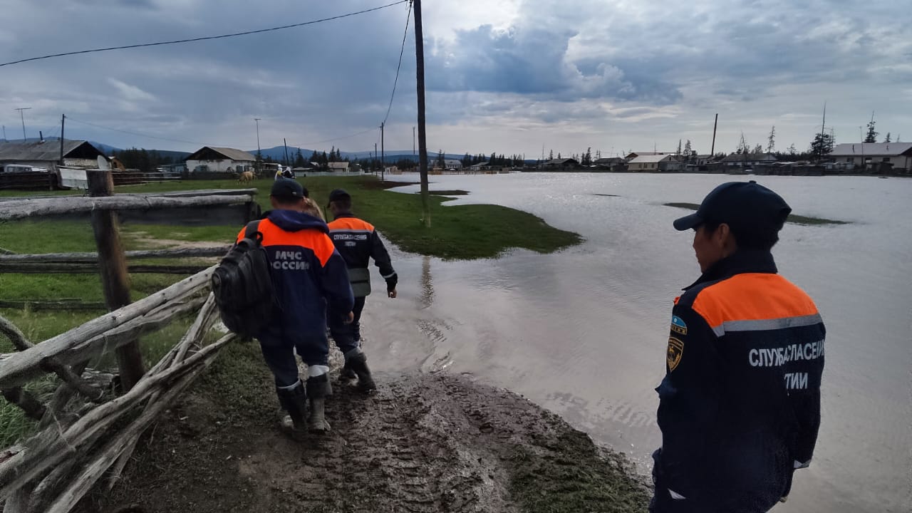 Спасателей перераспределили в село Хайысардах в Якутии