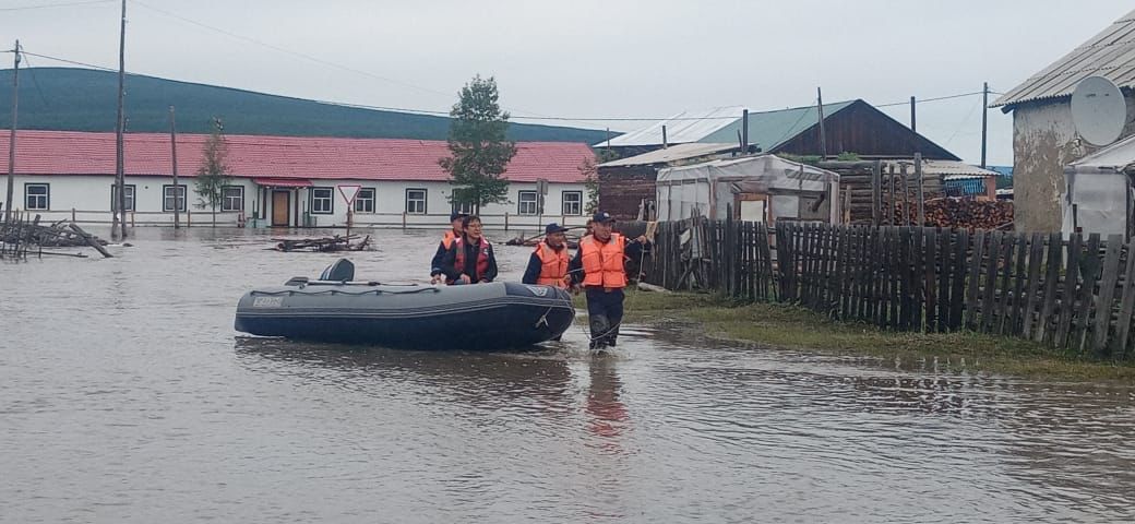 Спасатели работают в трех селах Верхоянского района Якутии