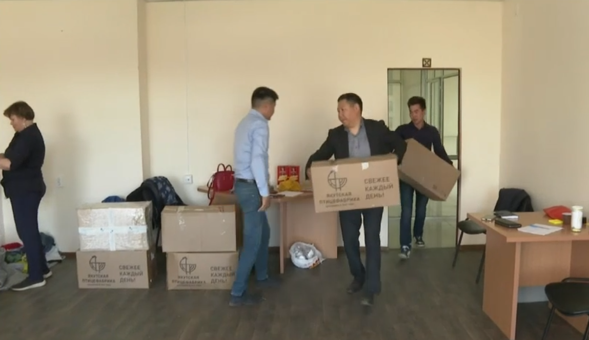 Семь тонн гуманитарной помощи отправят в подтопленный Верхоянский район Якутии