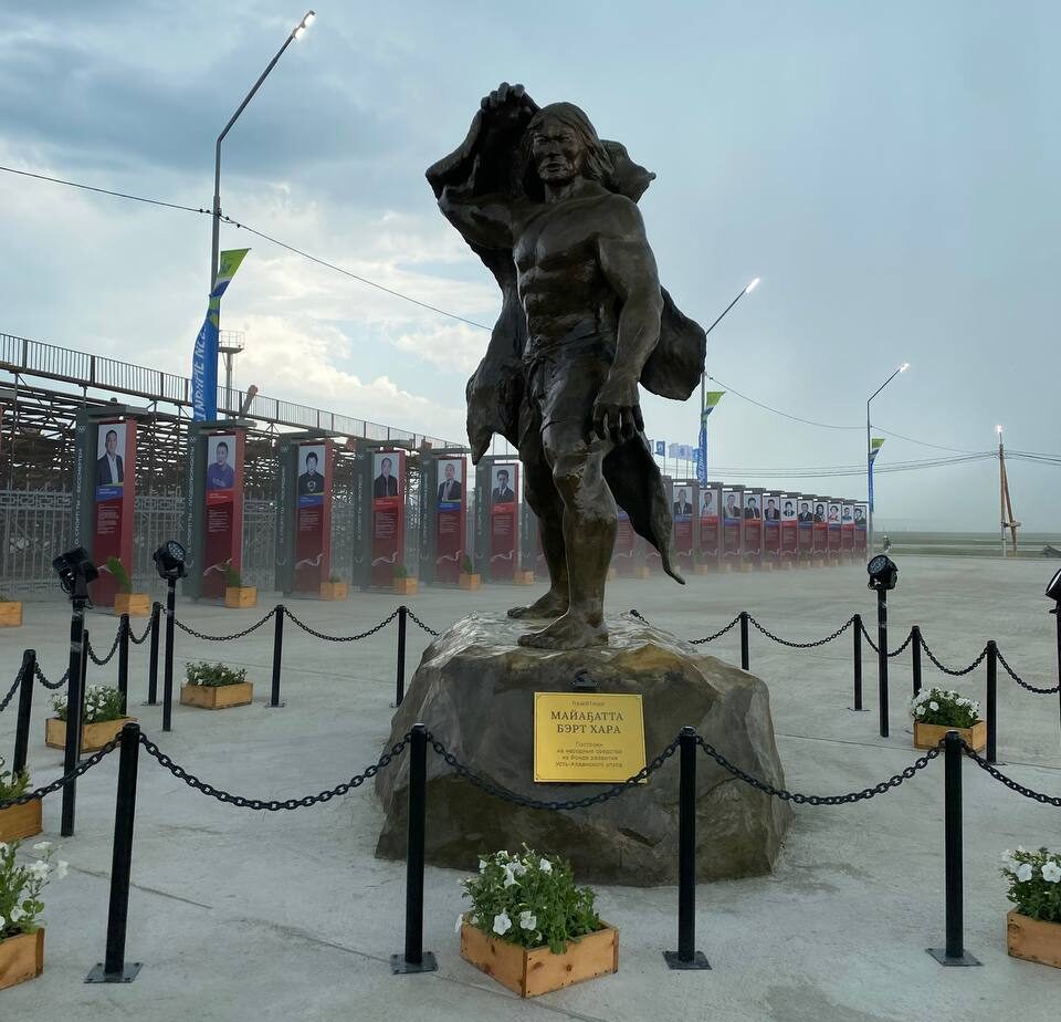 Скульптуру Майаҕатта Бэрт Хара открыли в Усть-Алданском районе Якутии