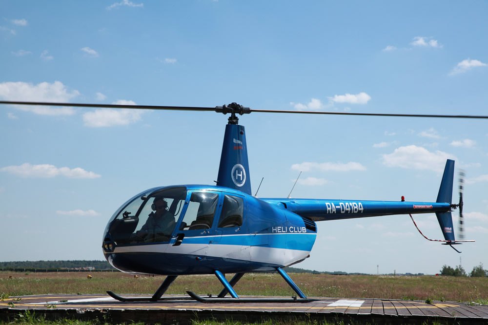 Вертолет Robinson совершил жесткую посадку в Мирнинском районе Якутии