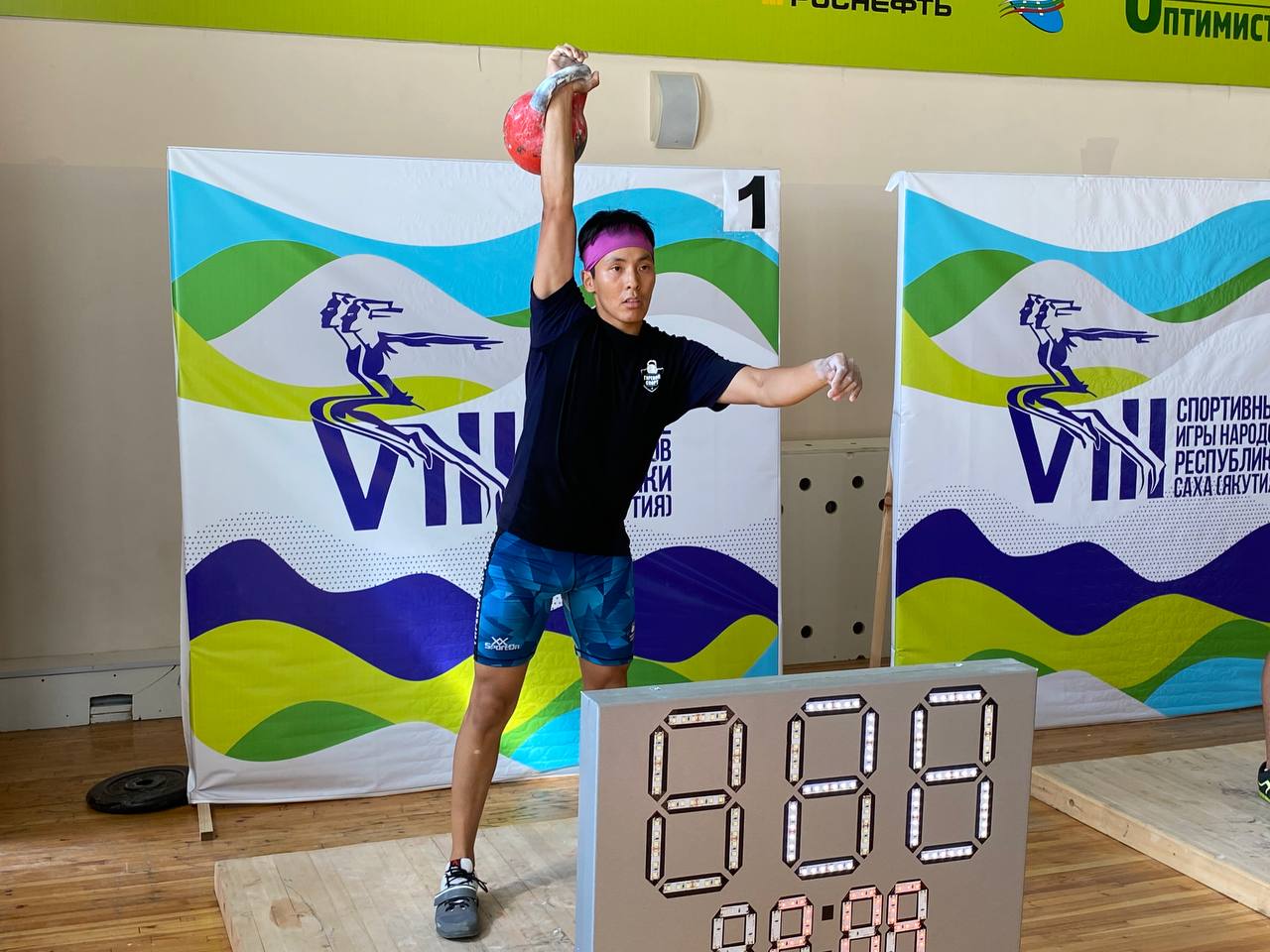Первые соревнования по гиревому спорту прошли на играх народов Якутии