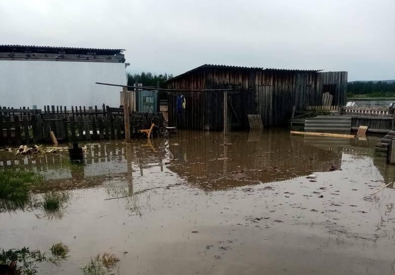 Уровни воды превысили критические у села Дулгалах в Верхоянском районе Якутии