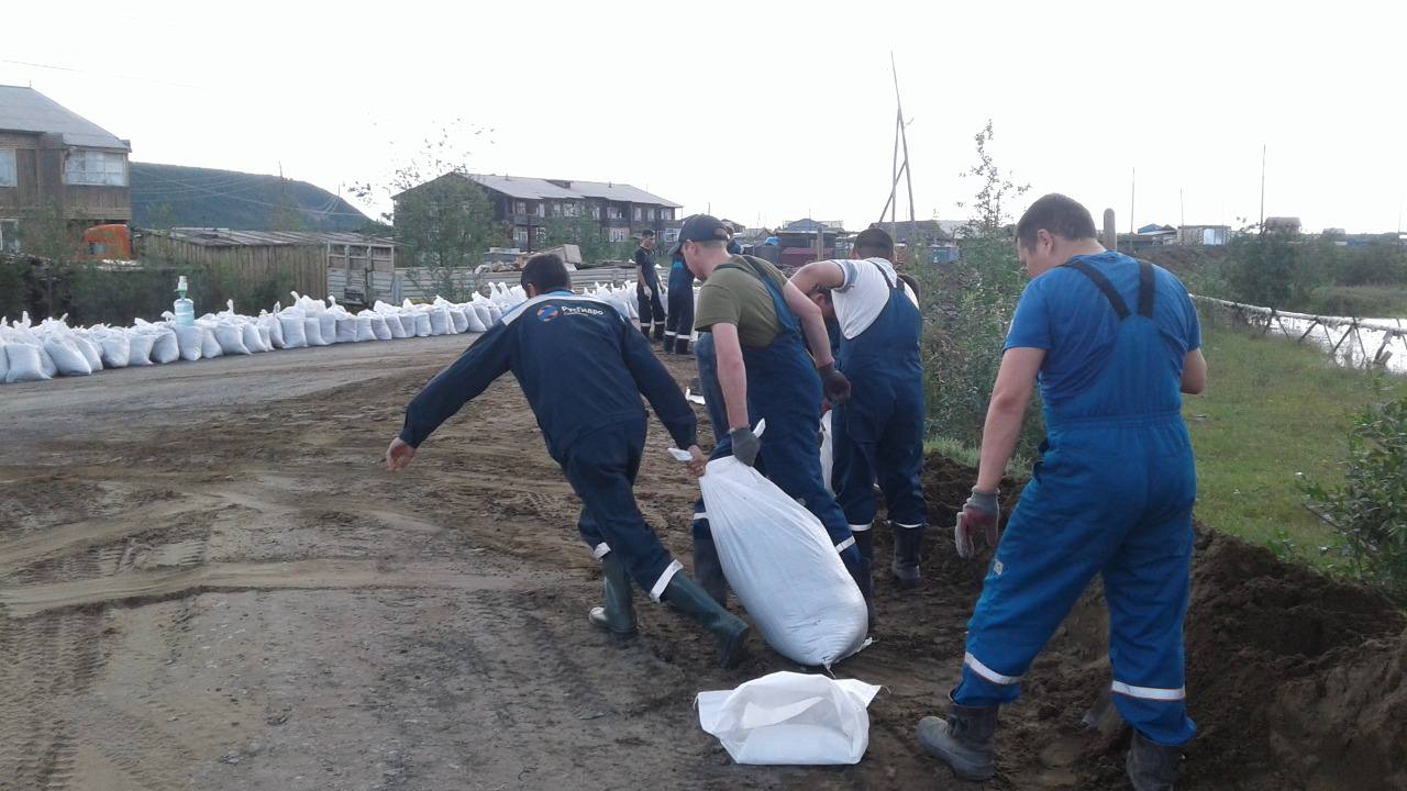 Работы по ликвидации последствий паводка проводят в Верхоянском районе Якутии