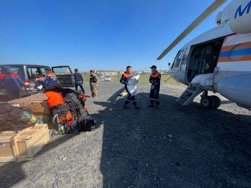Порядка 30 тонн гуманитарной помощи отправили в два подтопленных района Якутии