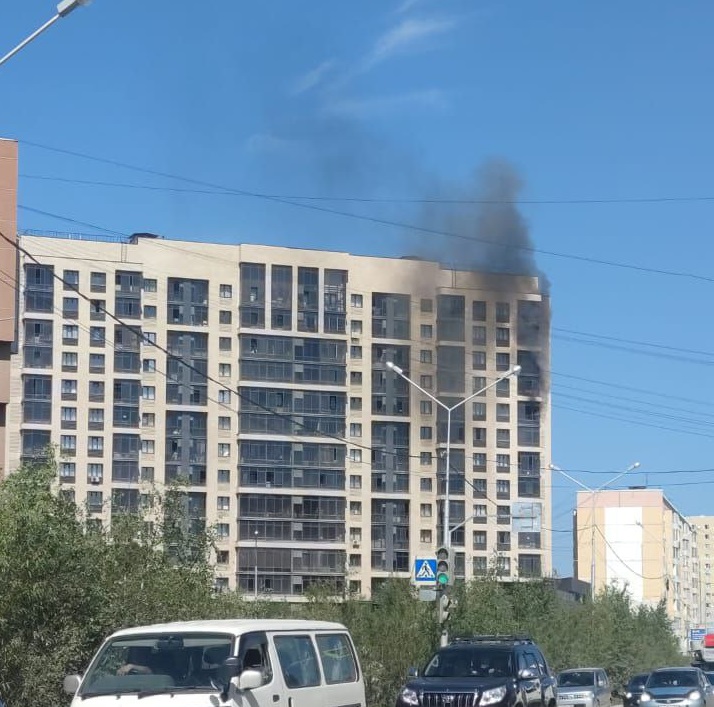Пожар ликвидировали в доме по улице Каландаришвили в Якутске