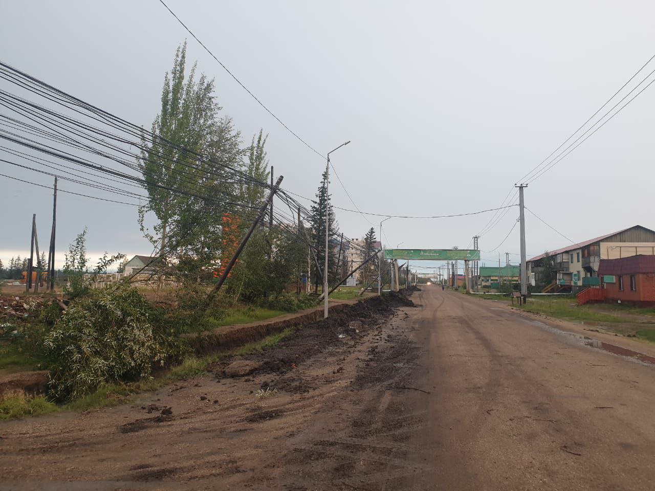 Электроснабжение после грозы восстанавливают в якутском селе Сунтар