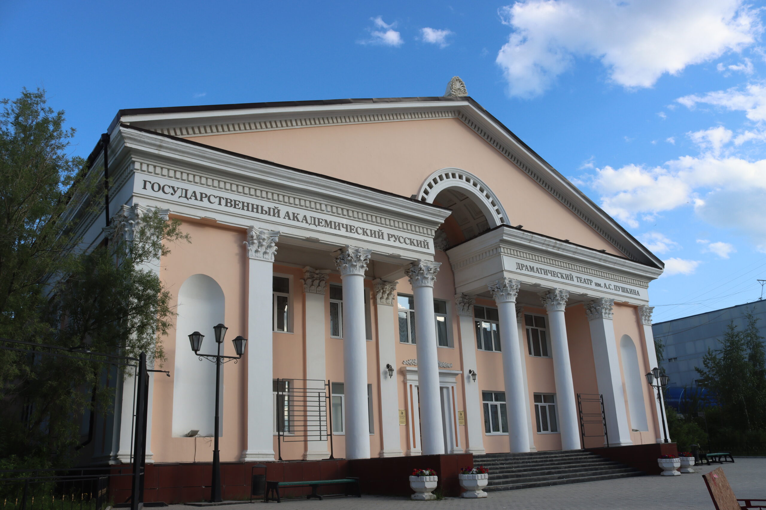 Продажа билетов на сентябрьские спектакли Русского театра началась в Якутске