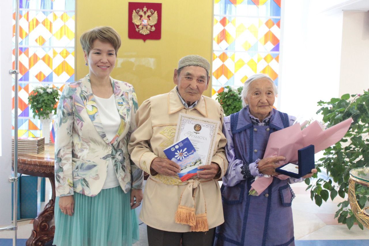Медали «За любовь и верность» вручили 12 семьям в Якутии