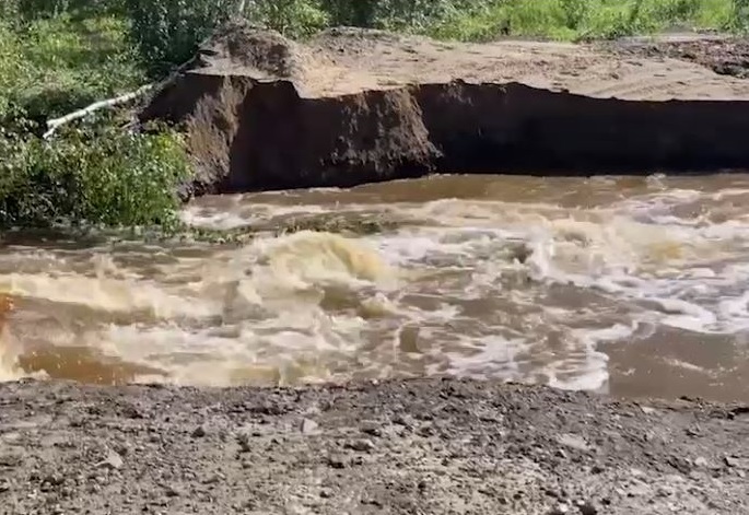 Участок дороги «Харбалах» в Таттинском районе Якутии открыли после спада воды