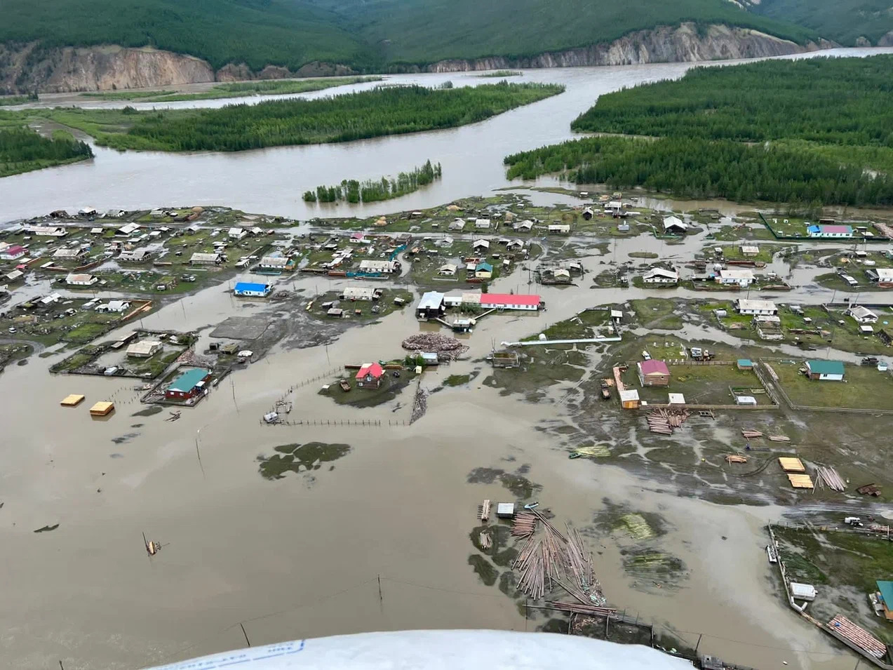 Дополнительную помощь окажут пострадавшим от паводка в Верхоянском районе Якутии