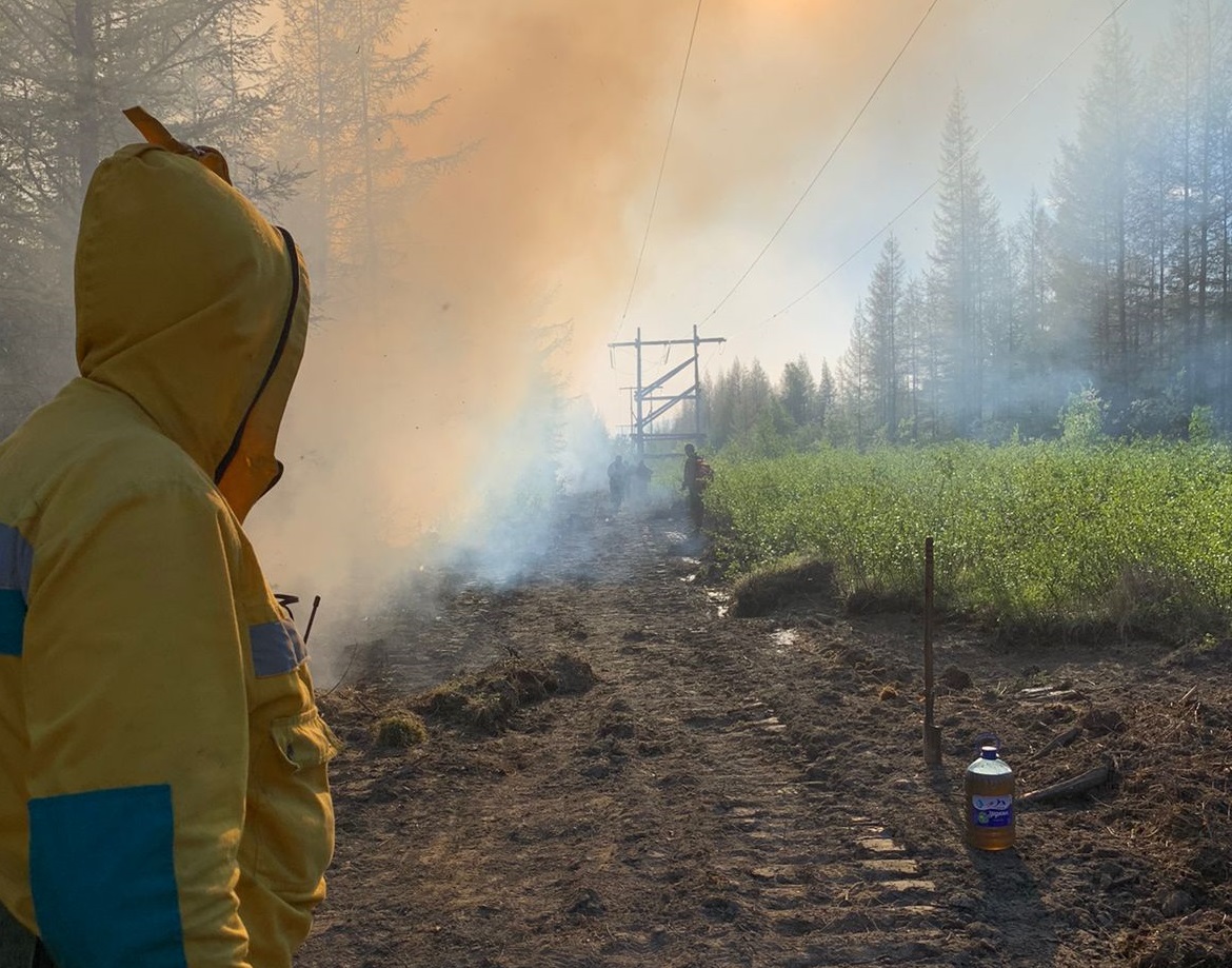 Два лесных пожара потушили в Якутии за сутки