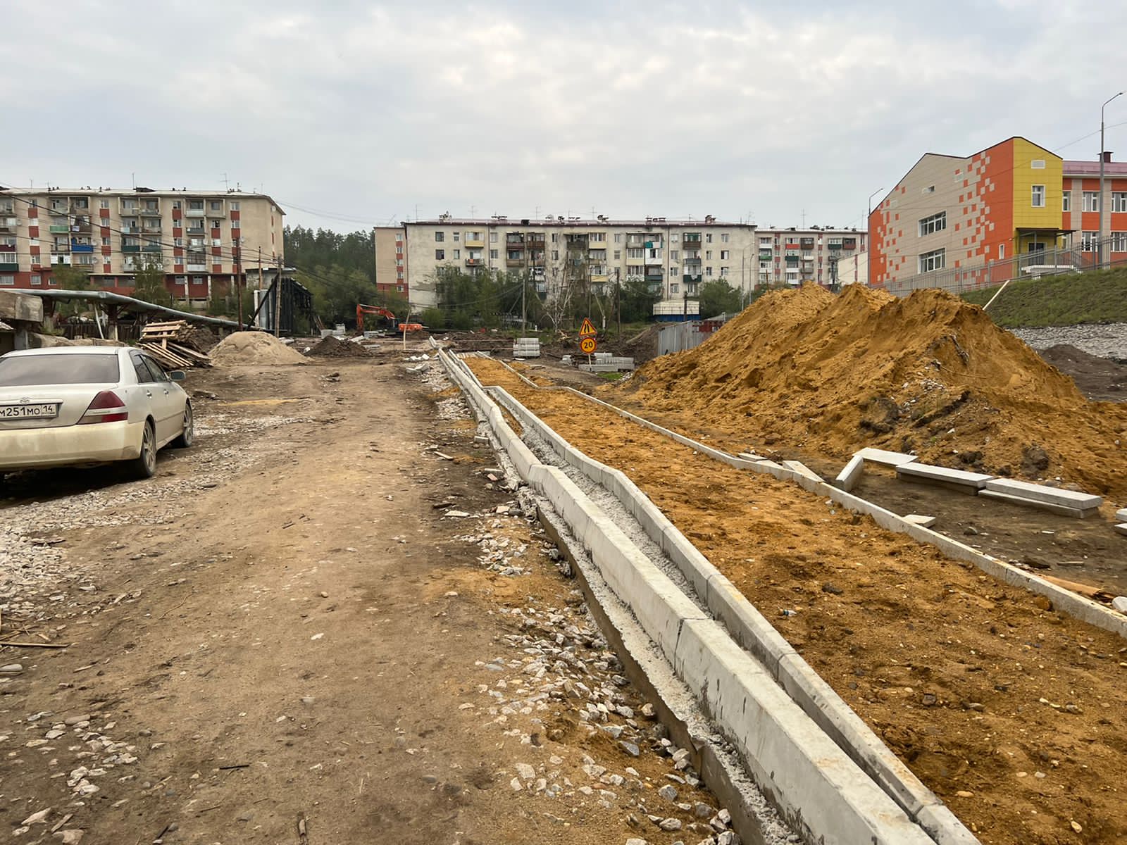 Улицу Нагорная ремонтируют в микрорайоне Кангалассы в Якутске