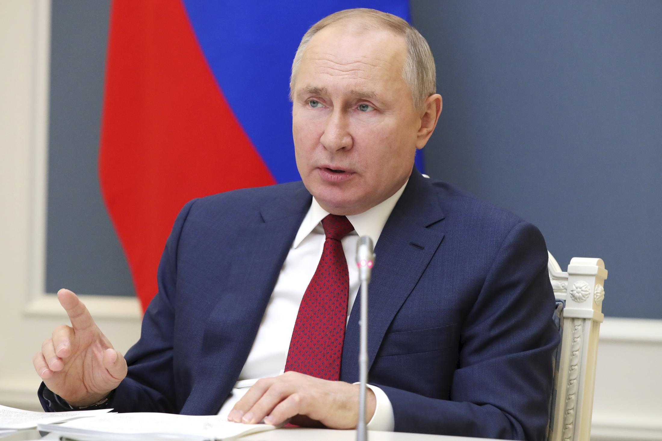 Путин разрешил гражданам ДНР и ЛНР временно пребывать в РФ без ограничения сроков