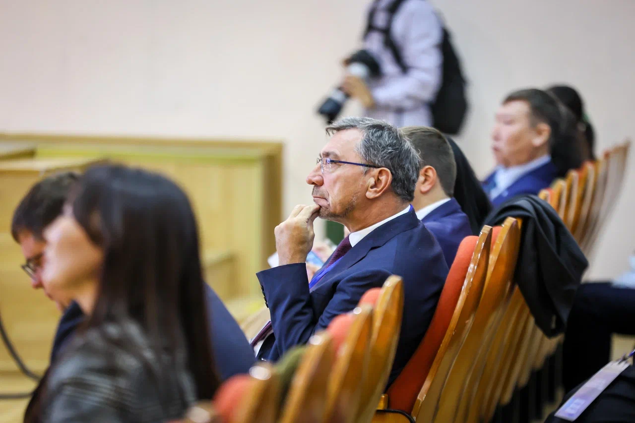 Более 300 специалистов участвуют в конференции по закупкам в Якутске