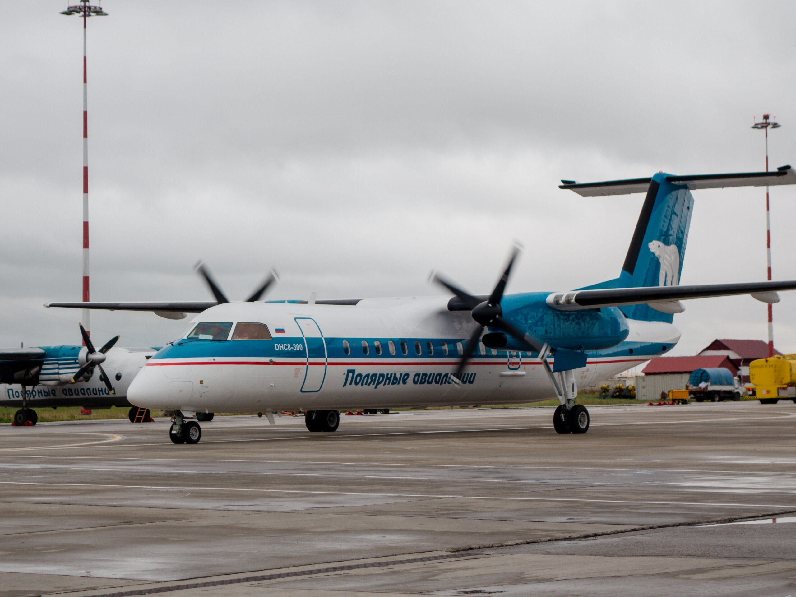 Bombardier Dash Q300 «Полярных авиалиний» выполнил первый рейс из Якутска в Тикси