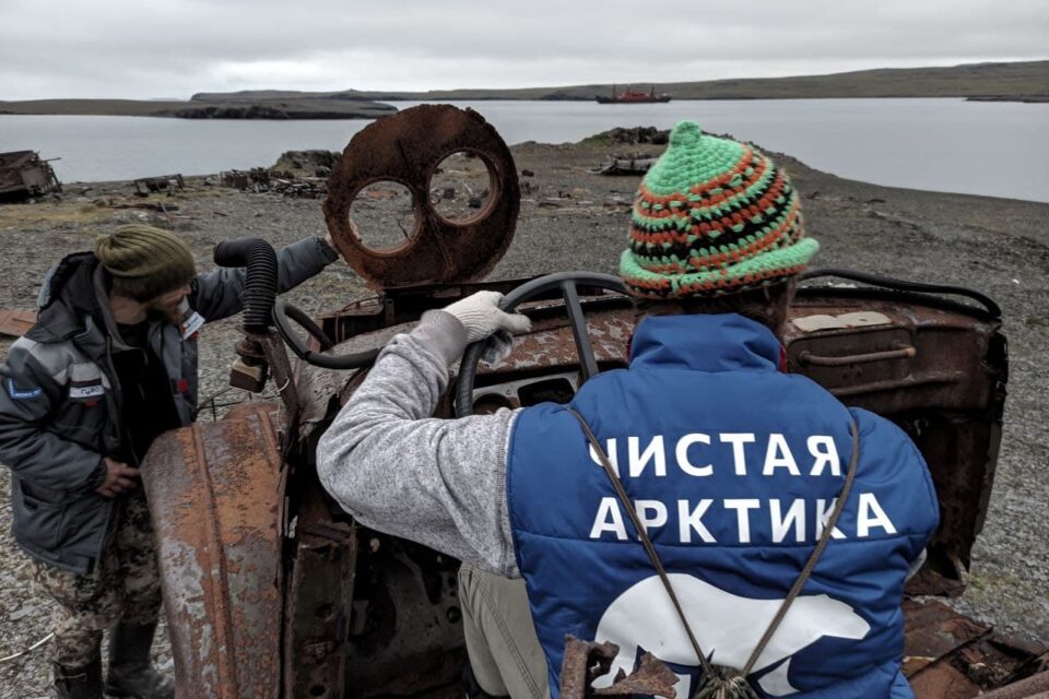 Очистку от металлолома начали в двух арктических селах Якутии