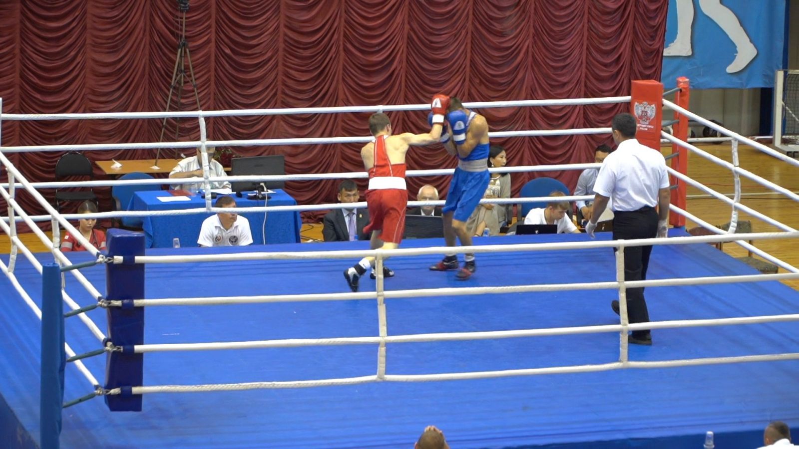 Всероссийские соревнования по боксу проходят в якутском Нерюнгри 2-6 августа