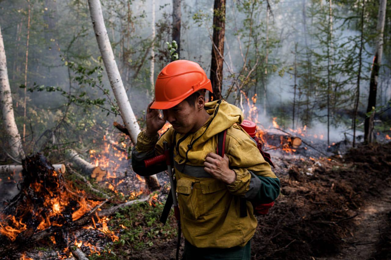 29 лесных пожаров ликвидировали в Якутии за сутки