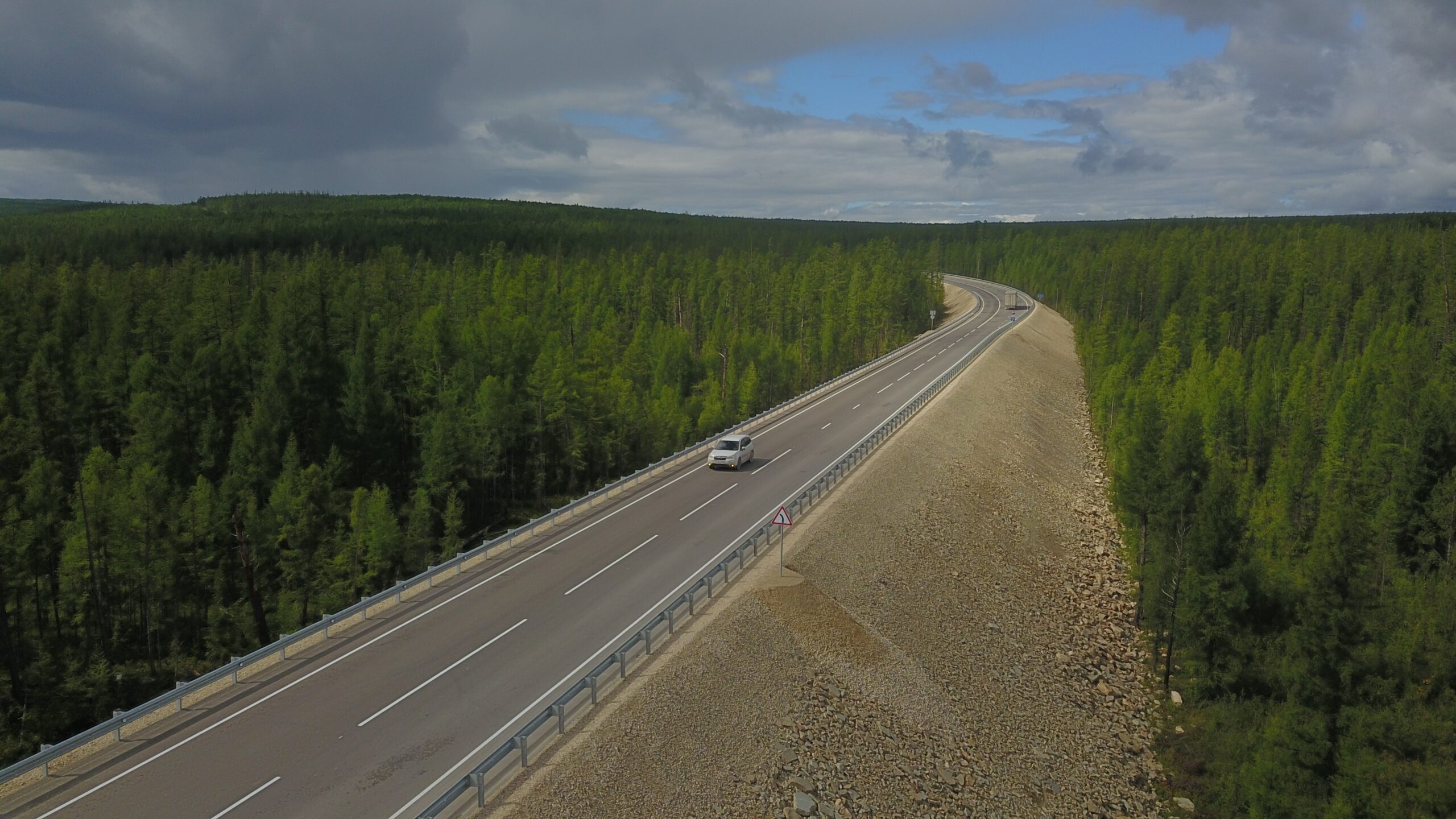 Около 13 км трассы «Лена» отремонтировали в Алданском районе Якутии