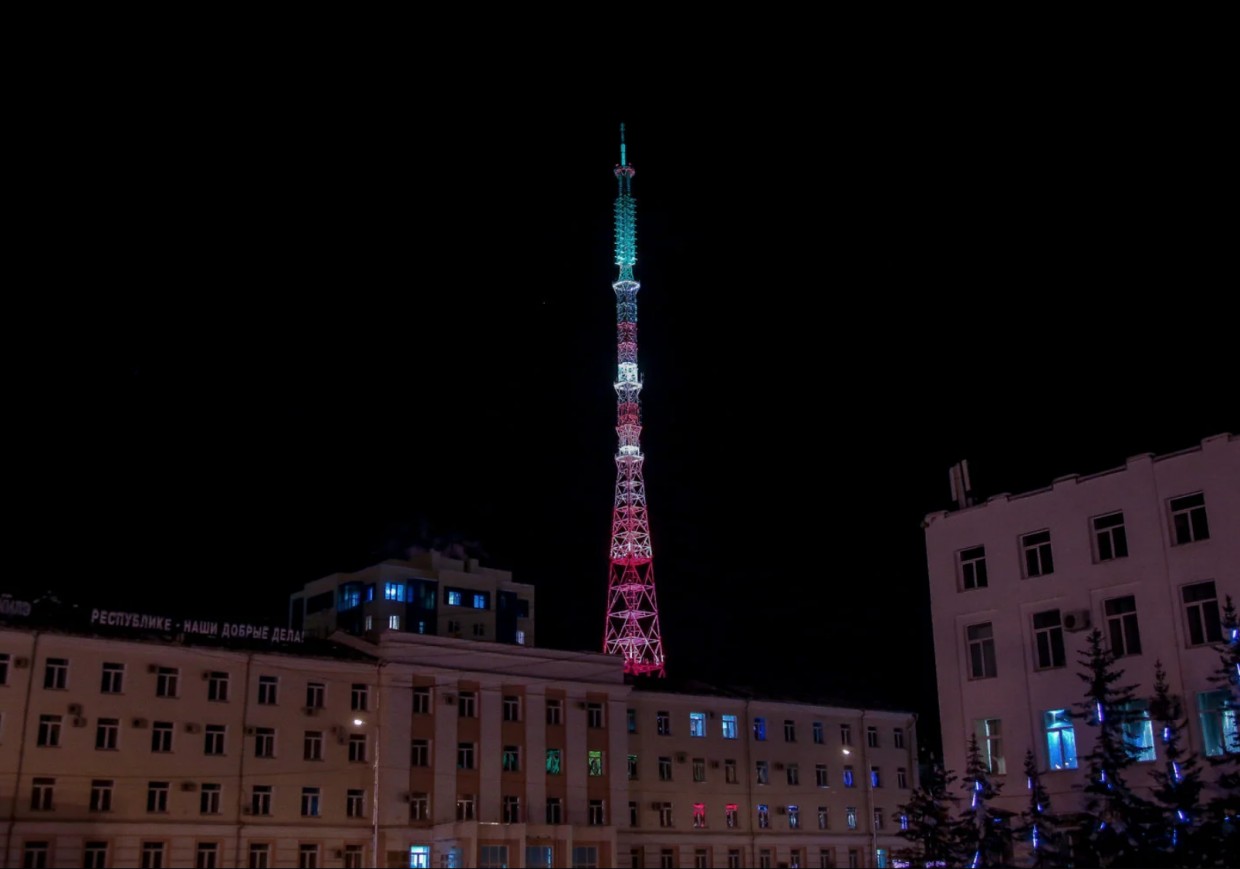 Подсветку в цветах российского флага включат на телебашне Якутска 22 августа