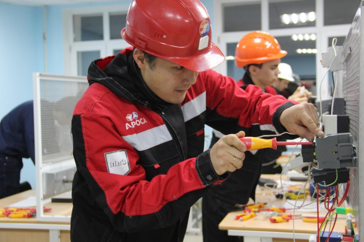 Свыше 6,7 тыс якутян трудоустроили в промышленные компании Якутии за полгода