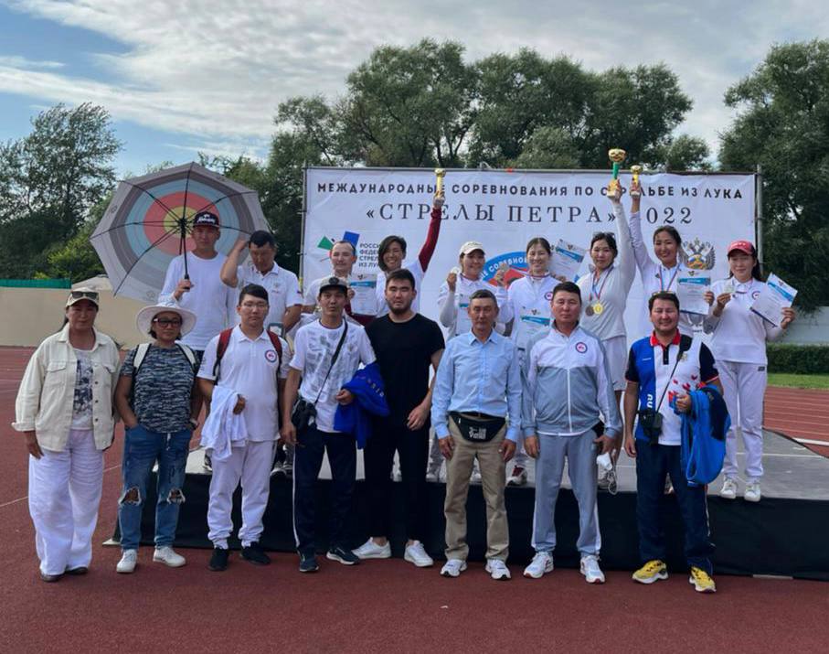 Якутские лучники выиграли четыре медали международного турнира в Петербурге