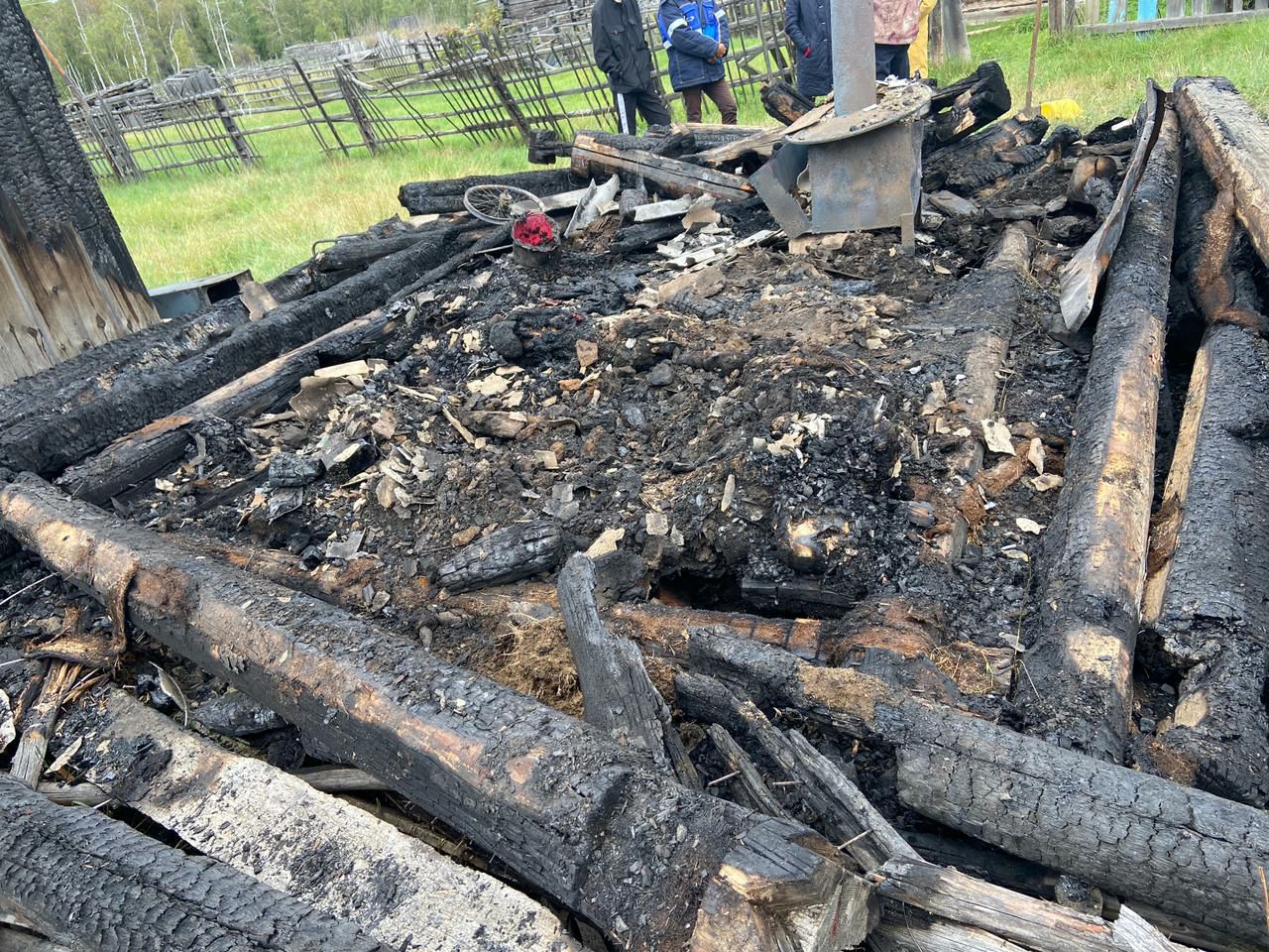 Тела двух человек обнаружили в сгоревшей бане в Усть-Майском районе Якутии
