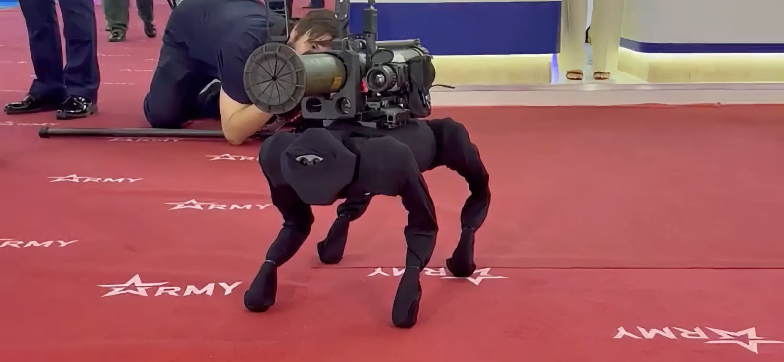 Робота-собаку с гранатометом показали на форуме «Армия-2022»