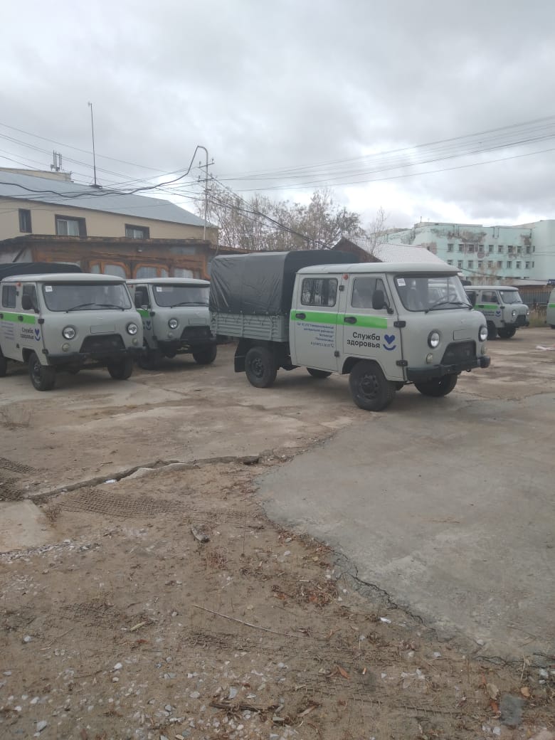 Новые машины УАЗ передают городским и районным больницам Якутии