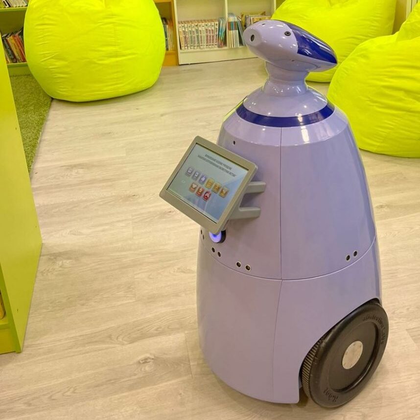 Робот-библиотекарь приступил к работе в Анабарском районе Якутии