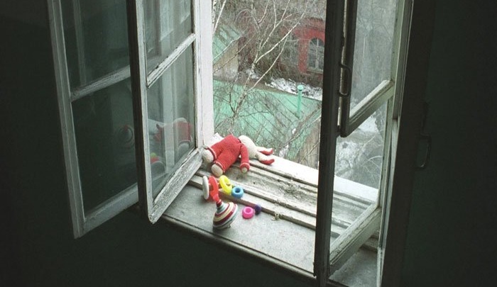Пятилетний ребенок выпал с балкона в Верхоянском районе Якутии