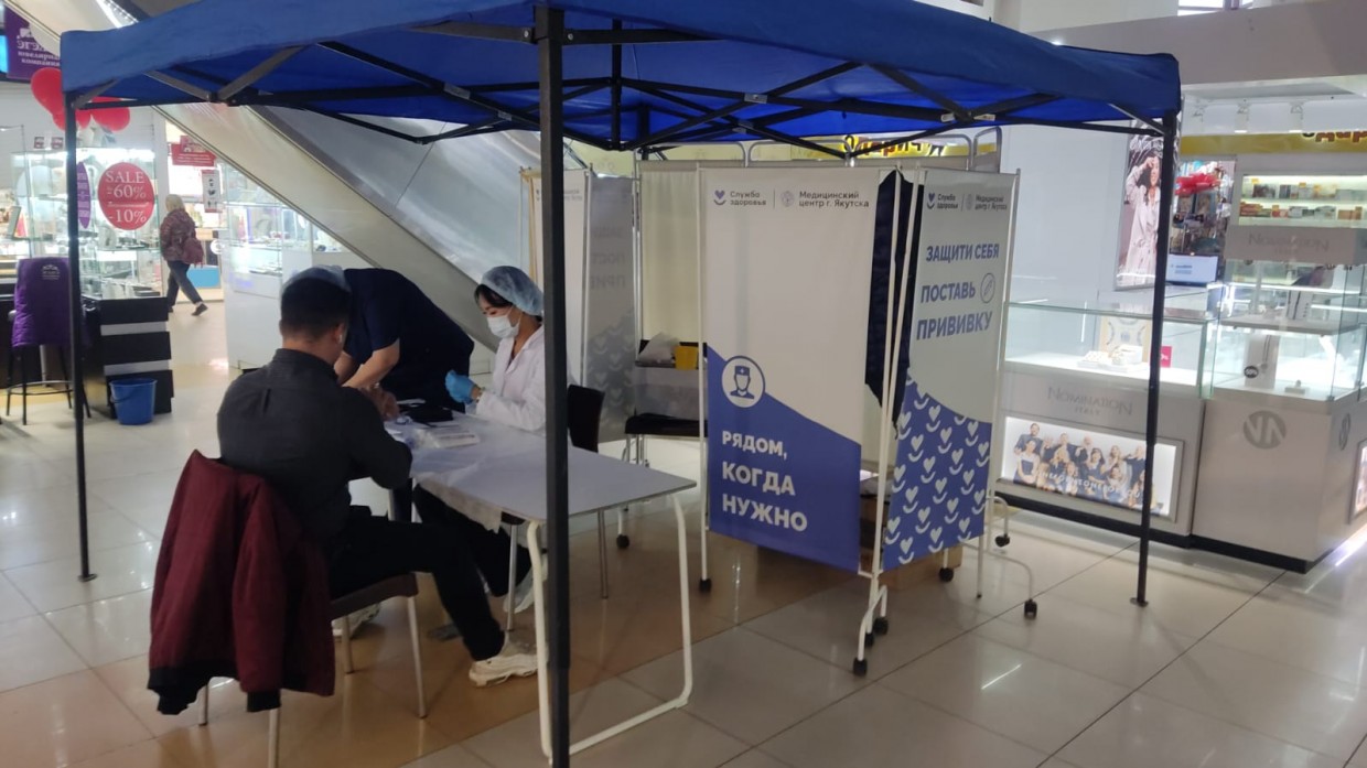 Передвижные пункты вакцинации против гриппа открыли в Якутске