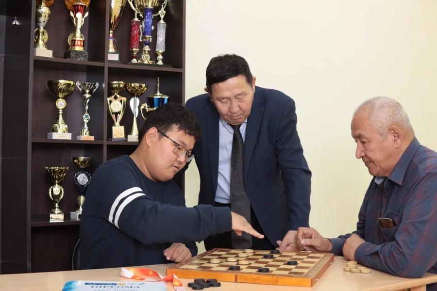 Первокурсник СВФУ стал призером чемпионата мира по шашкам среди лиц с ОВЗ