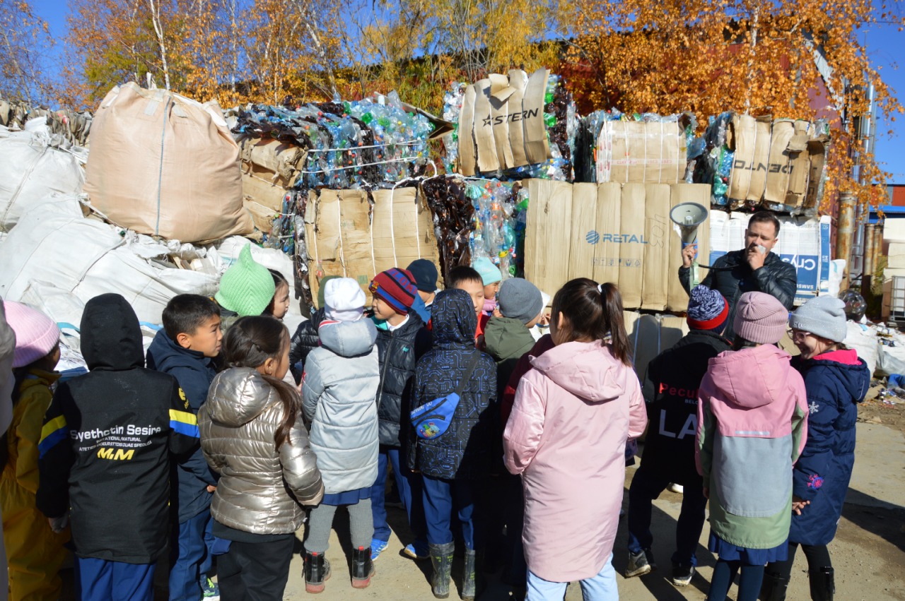 Экскурсию по раздельному сбору мусора провели для школьников Якутска