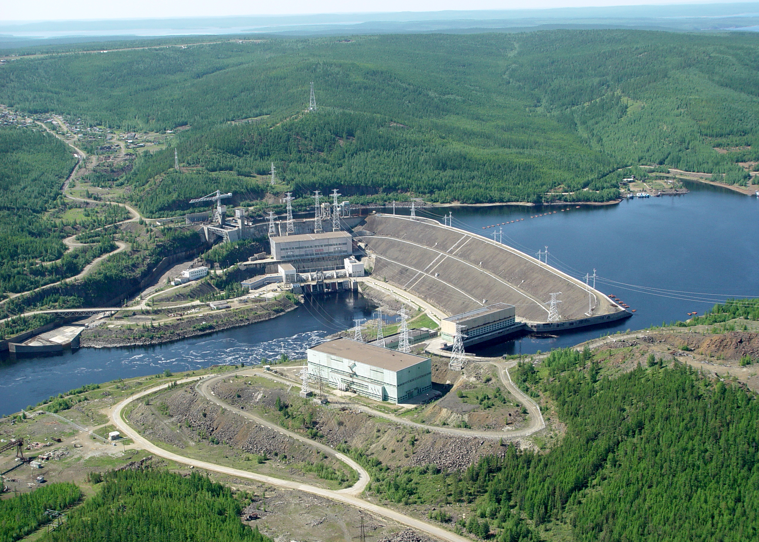 Каскад Вилюйских ГЭС в Якутии откроет затвор водосброса 9 сентября