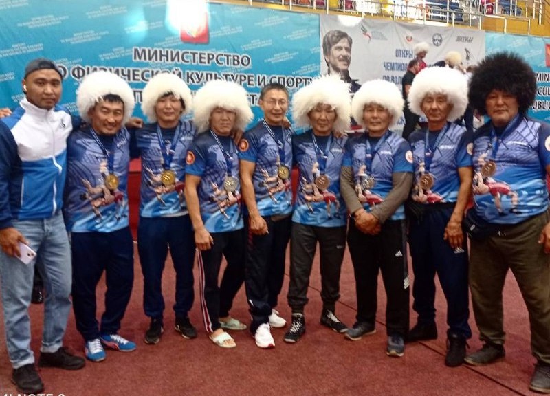Якутские борцы выиграли восемь медалей чемпионата России среди ветеранов