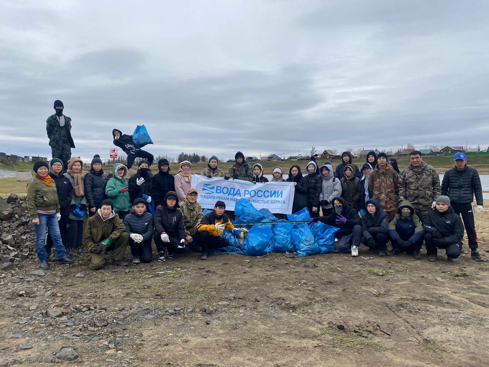 Около 30 мешков мусора собрали на берегах речки Нюрбинки в Якутии