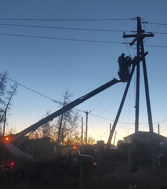 16 нарушений по линиям электропередачи выявили в Якутске после сильного ветра