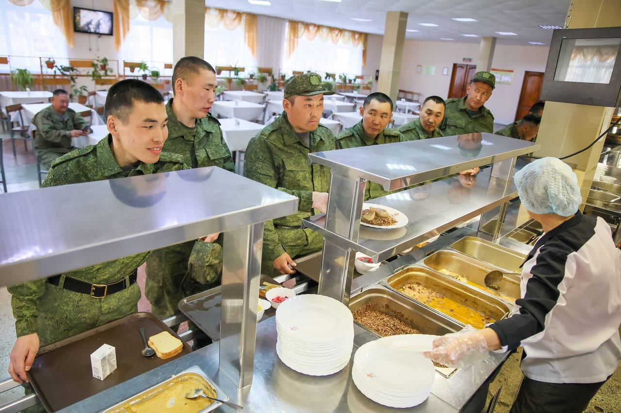 Бойцы Якутии воинской части Приморья довольны организацией питания